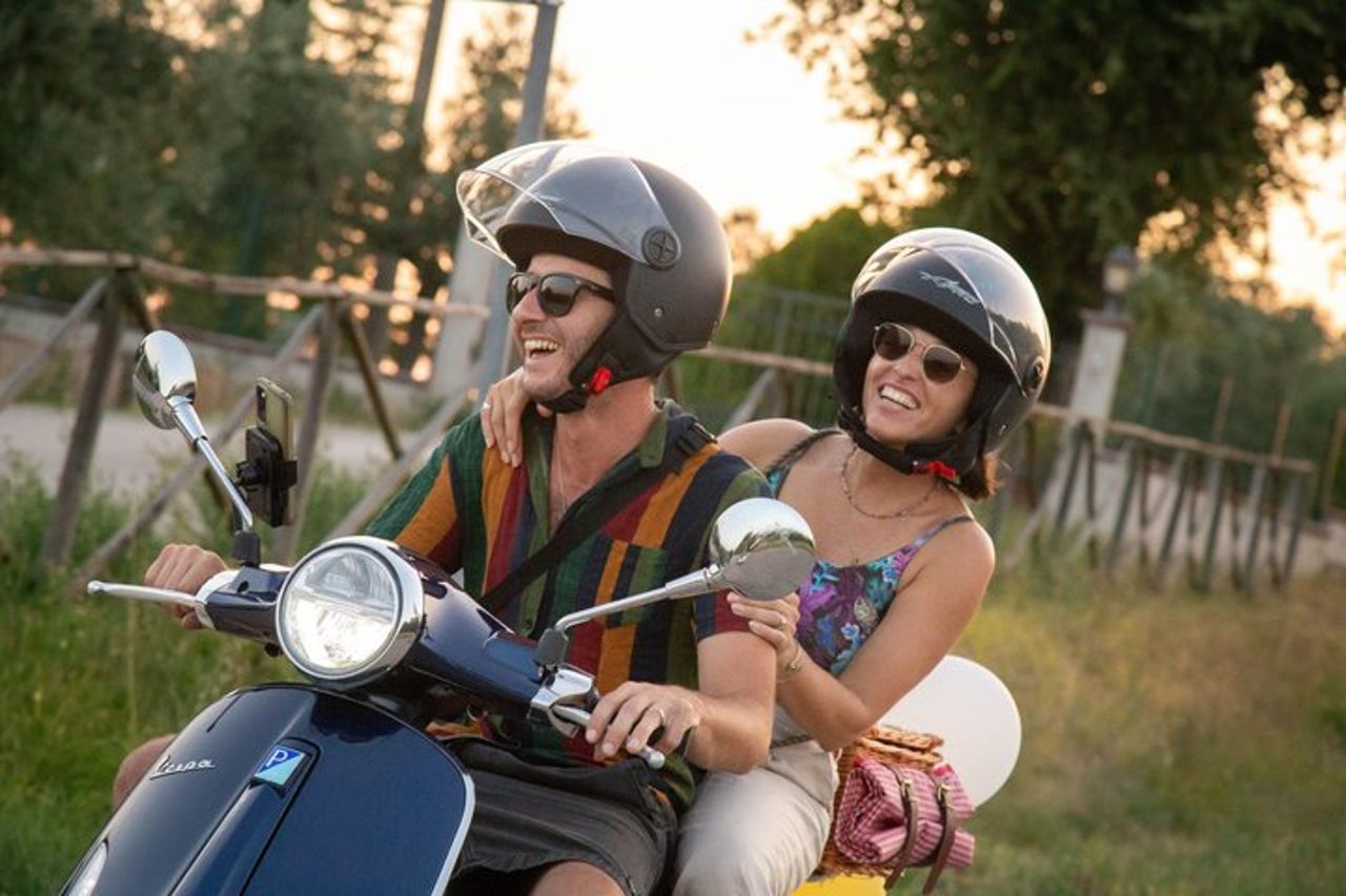 Vespa Tour In Umbria Spello e Assisi con Pic Nic — 3