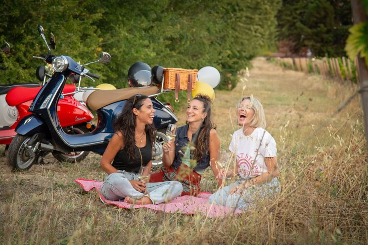 Vespa Tour In Umbria Spello e Assisi con Pic Nic — 4