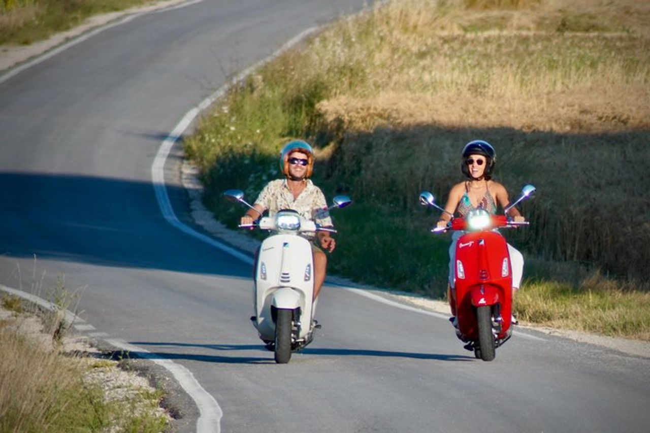 Vespa Tour In Umbria Spello e Assisi con Pic Nic
