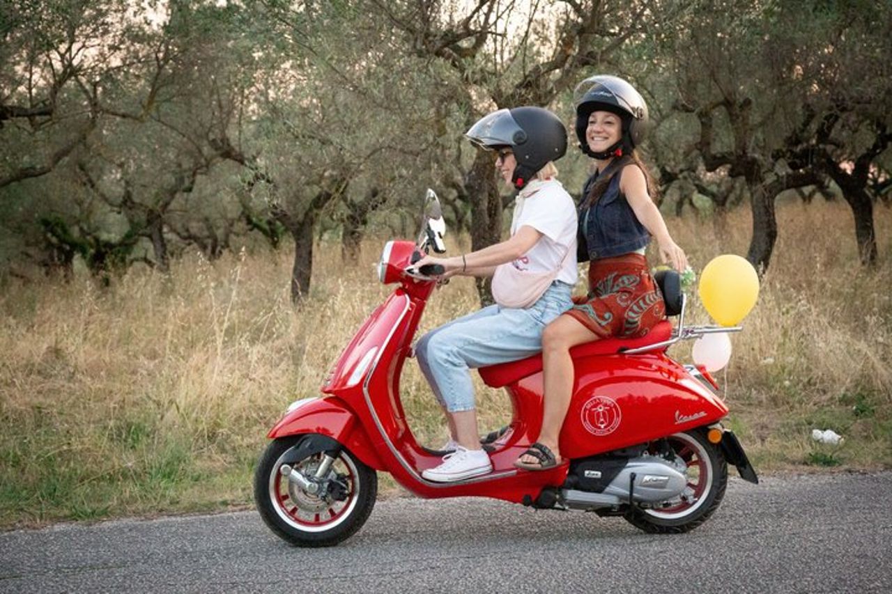 Vespa Tour In Umbria Spello e Assisi con Pic Nic — 6