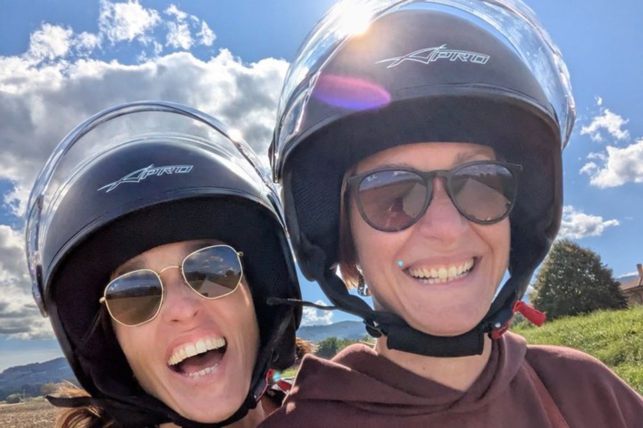 Vespa Tour In Umbria Spello e Assisi con Pic Nic — 7