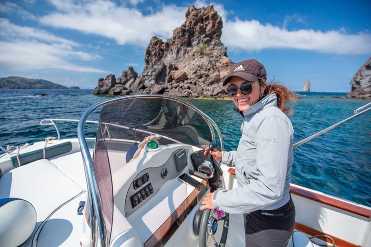Tour Barca da Lipari tra Vulcani e Paesaggi Incontaminati 4/6 pax — 6