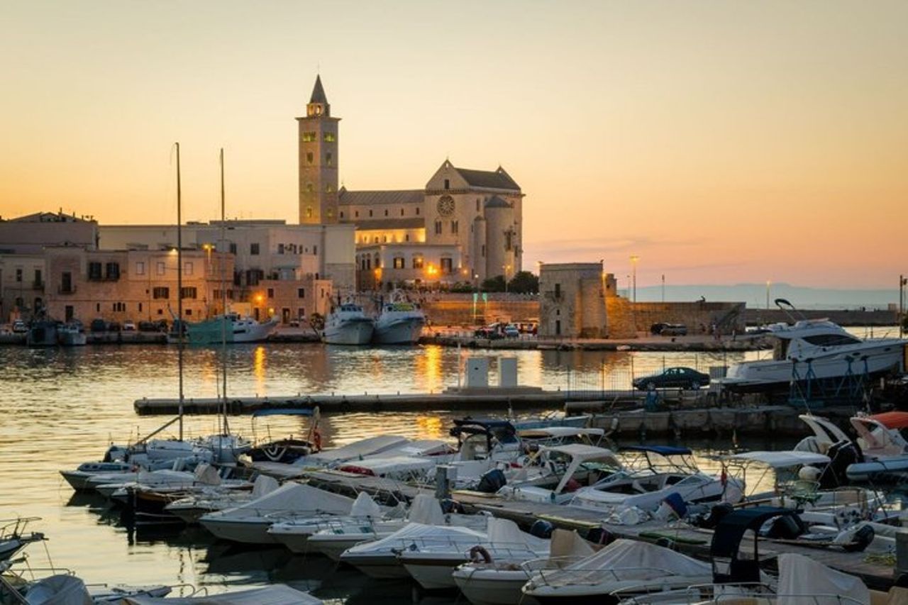 Tour privato di Trani & Winery Experience da Bari o Matera — 4