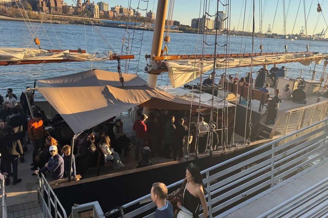 New York City Sunset Jazz Sail a bordo di Clipper City — 3