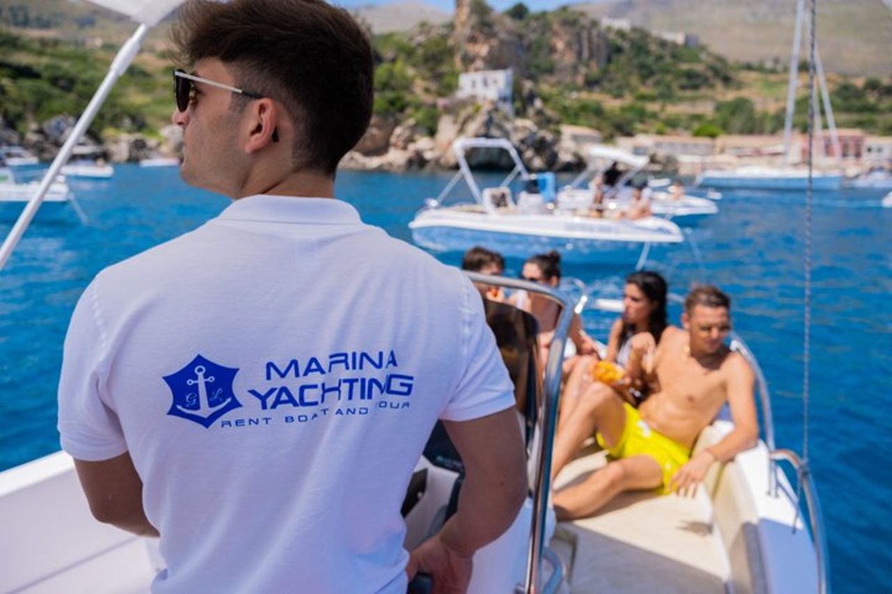 8h Tour privato con skipper alla Riserva dello Zingaro e Scopello