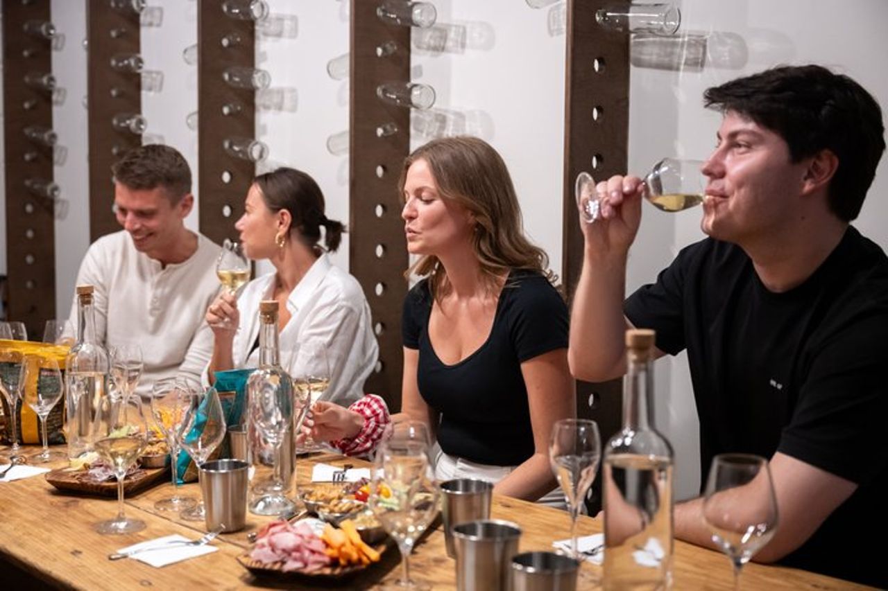 Corso serale di degustazione vini, 5 vini e taglieri di antipasti con 1 sommelier — 3