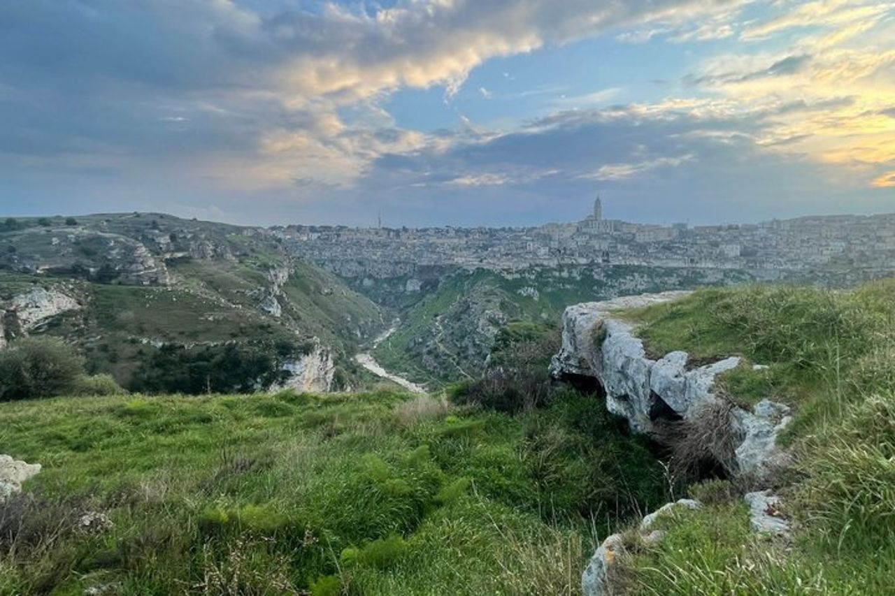 Murgia Materana grotte preistoriche e vista panoramica sui Sassi — 2