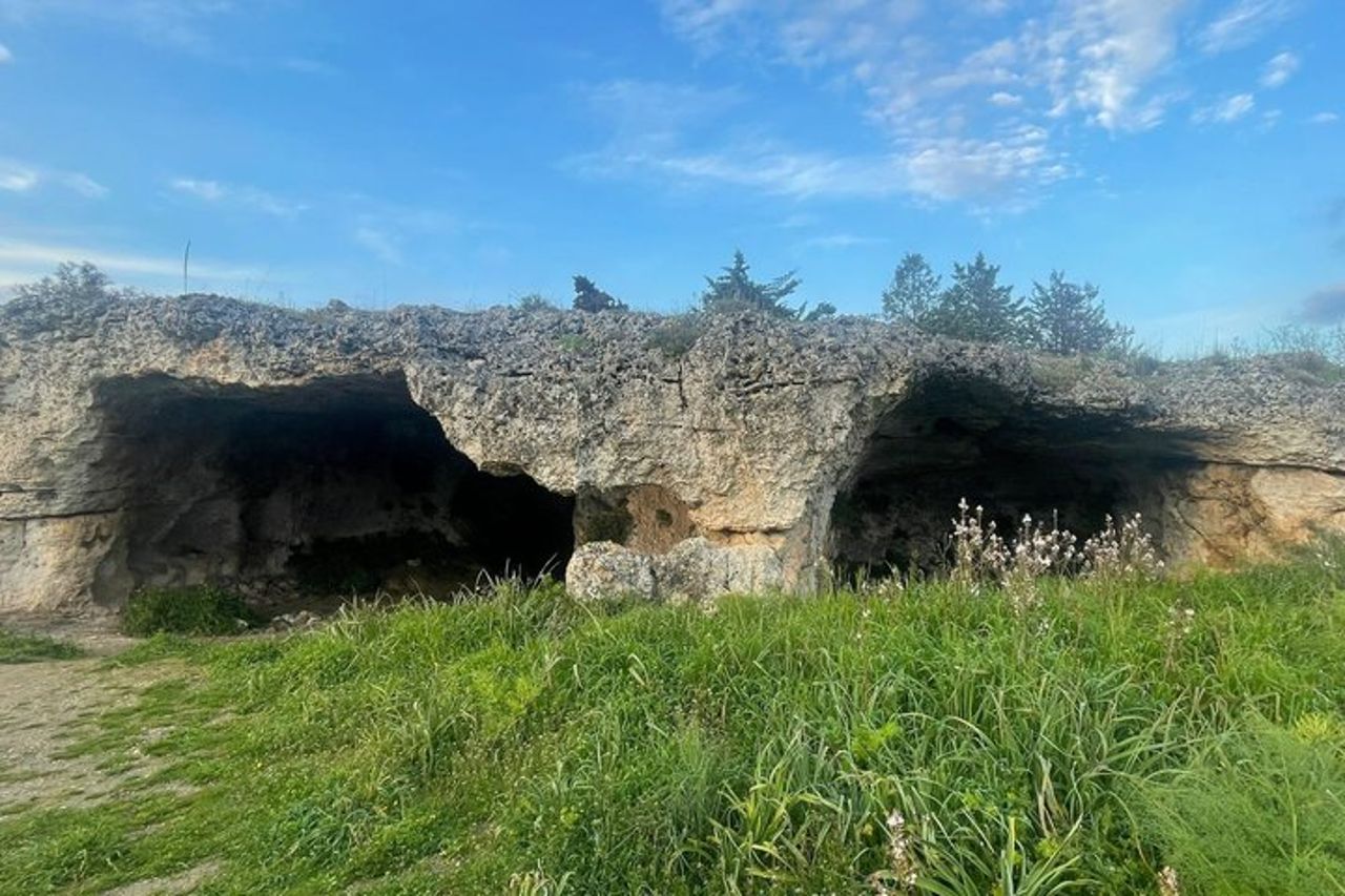 Murgia Materana grotte preistoriche e vista panoramica sui Sassi — 3