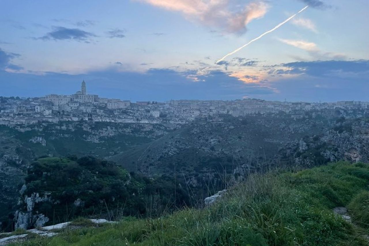 Murgia Materana grotte preistoriche e vista panoramica sui Sassi — 9