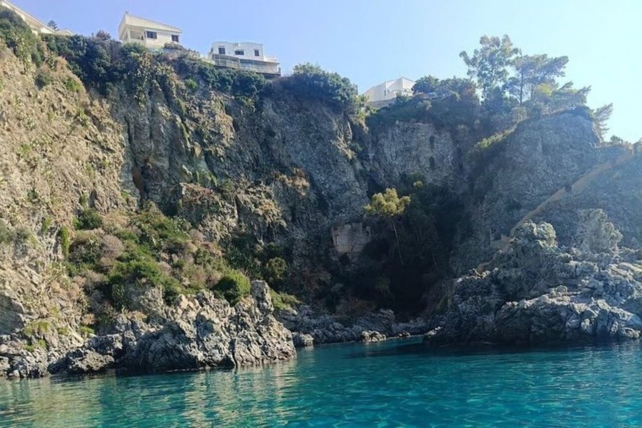 Tour di gruppo in barca lungo la Costa degli Aranci con aperitivo — 4