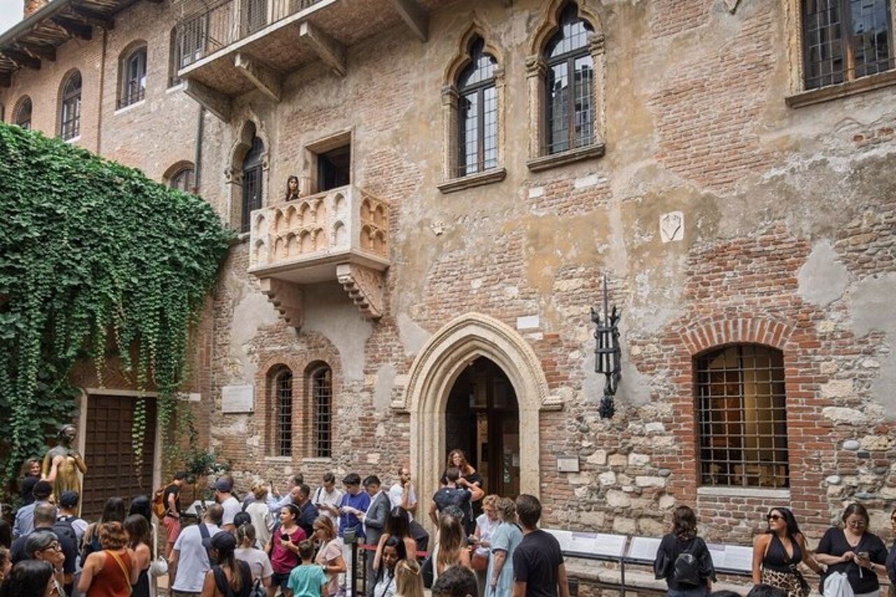 Verona : Tour con Arena, Funivia e Biglietti opzionali per Giulietta — 6