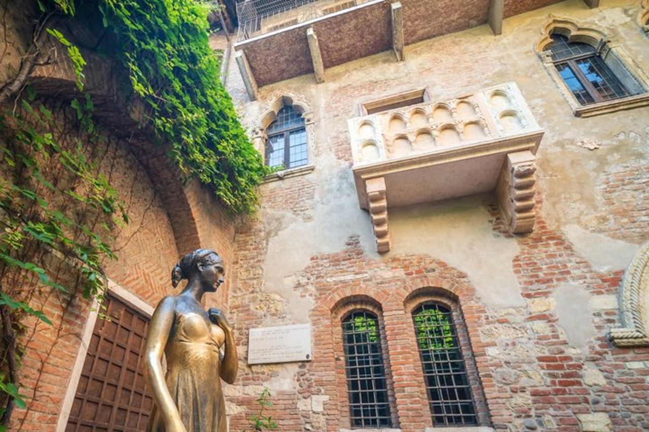 Verona : Tour con Arena, Funivia e Biglietti opzionali per Giulietta — 4
