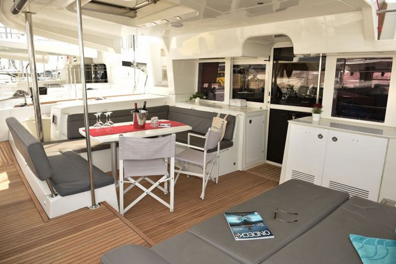 Tour Arcipelago Maddalena da Porto Rafael - Catamarano Luxury 1 — 2