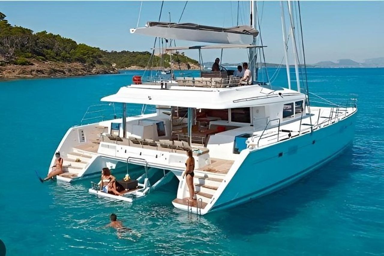 Tour Arcipelago Maddalena da Porto Rafael - Catamarano Luxury 1
