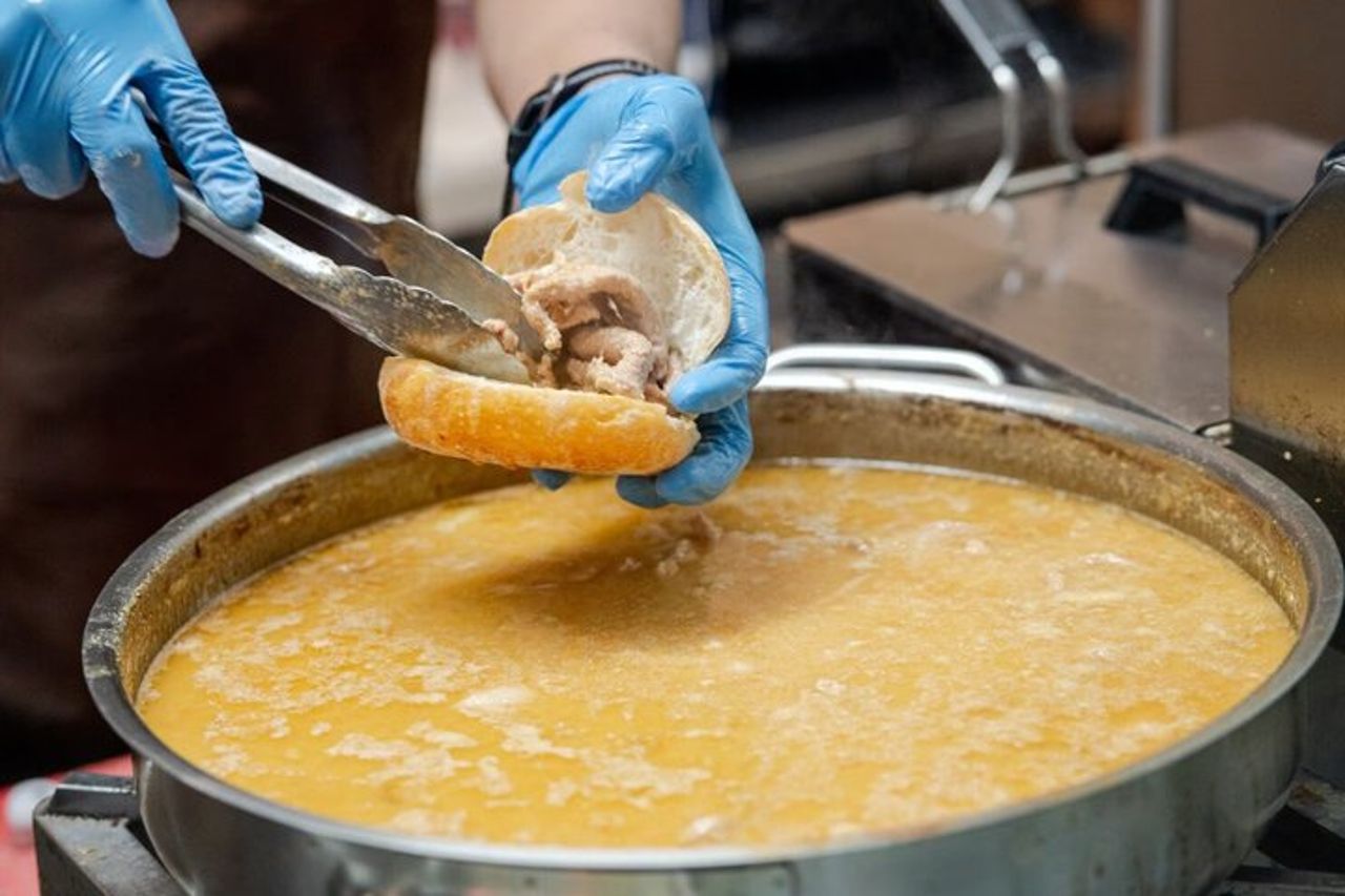 Tour a piedi per piccoli gruppi con degustazione locale — 8