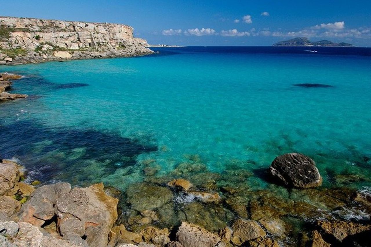 Tour in barca low cost Favignana e Levanzo da Trapani — 6
