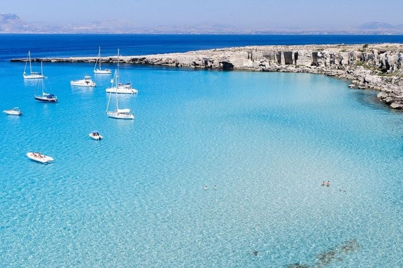 Tour in barca low cost Favignana e Levanzo da Trapani — 4