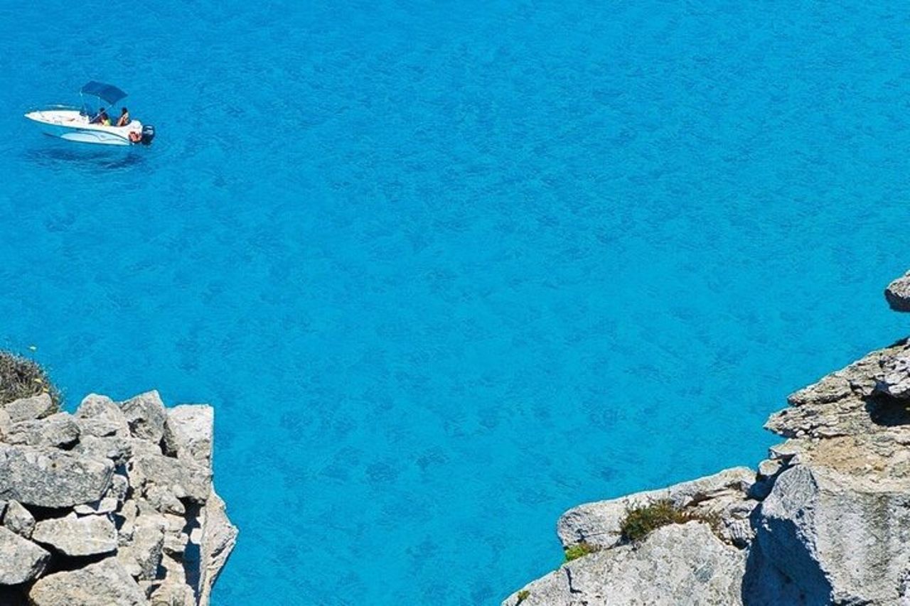 Tour in barca low cost Favignana e Levanzo da Trapani — 9
