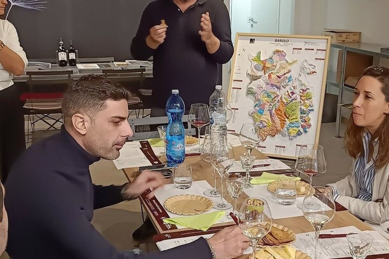 Sorseggiando Monforte D'Alba: Viaggio nell'anima del Barolo — 2