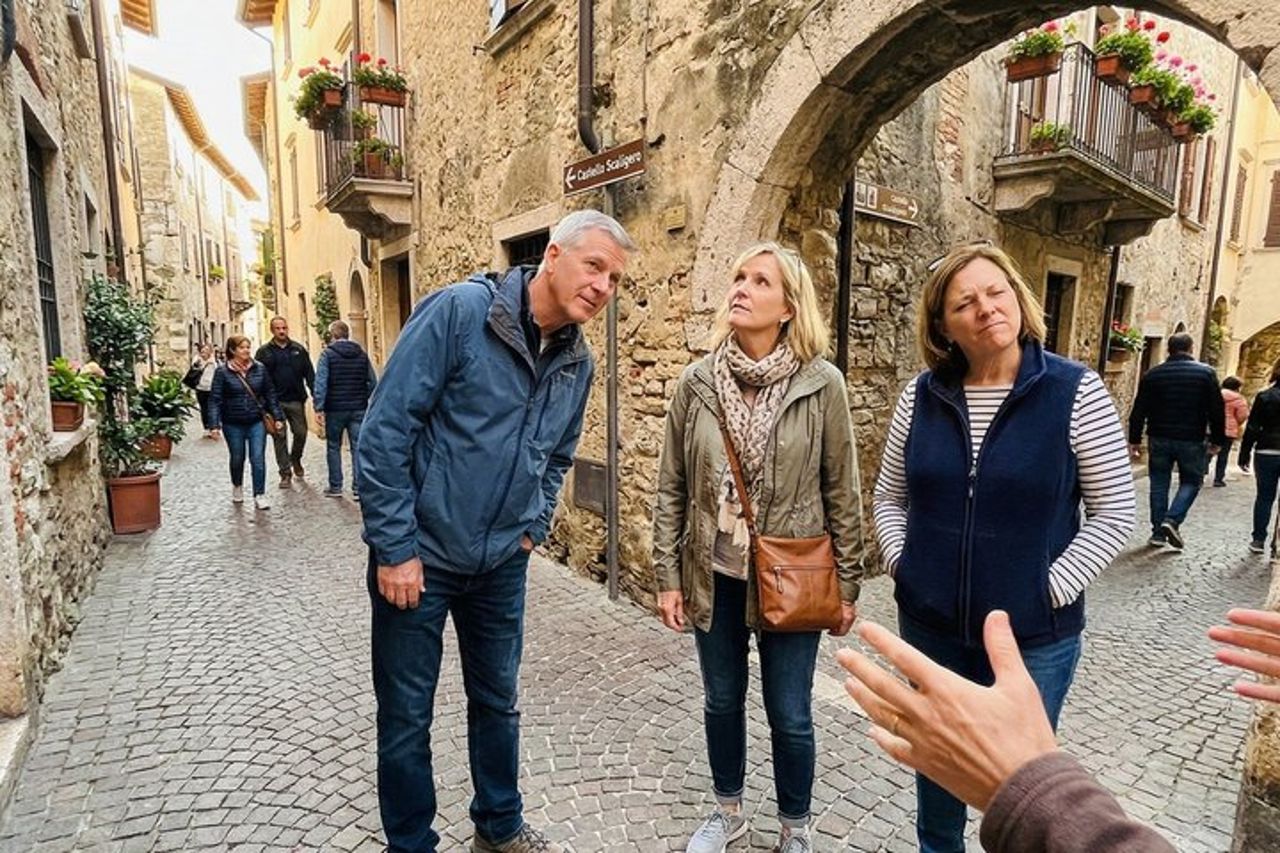 Tour privato a piedi a Sirmione Patrimonio & Castello