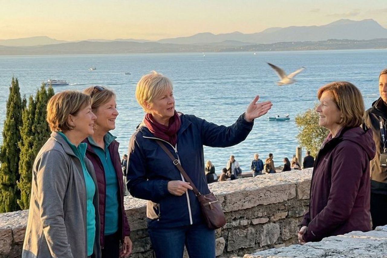 Tour privato a piedi a Sirmione Patrimonio & Castello — 5