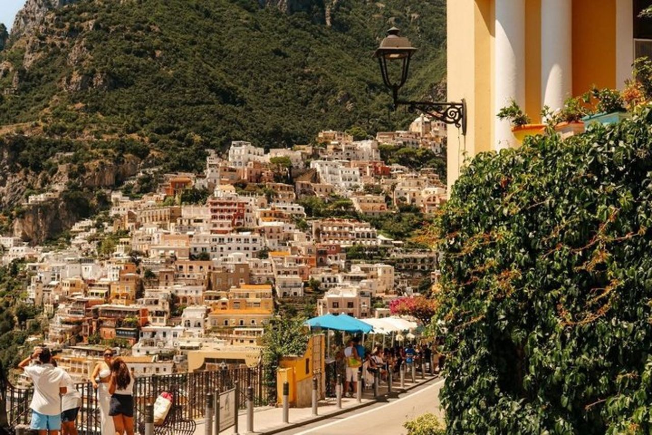 Tour condiviso della Costiera Amalfitana in Minivan 8 pax da Sorrento — 8