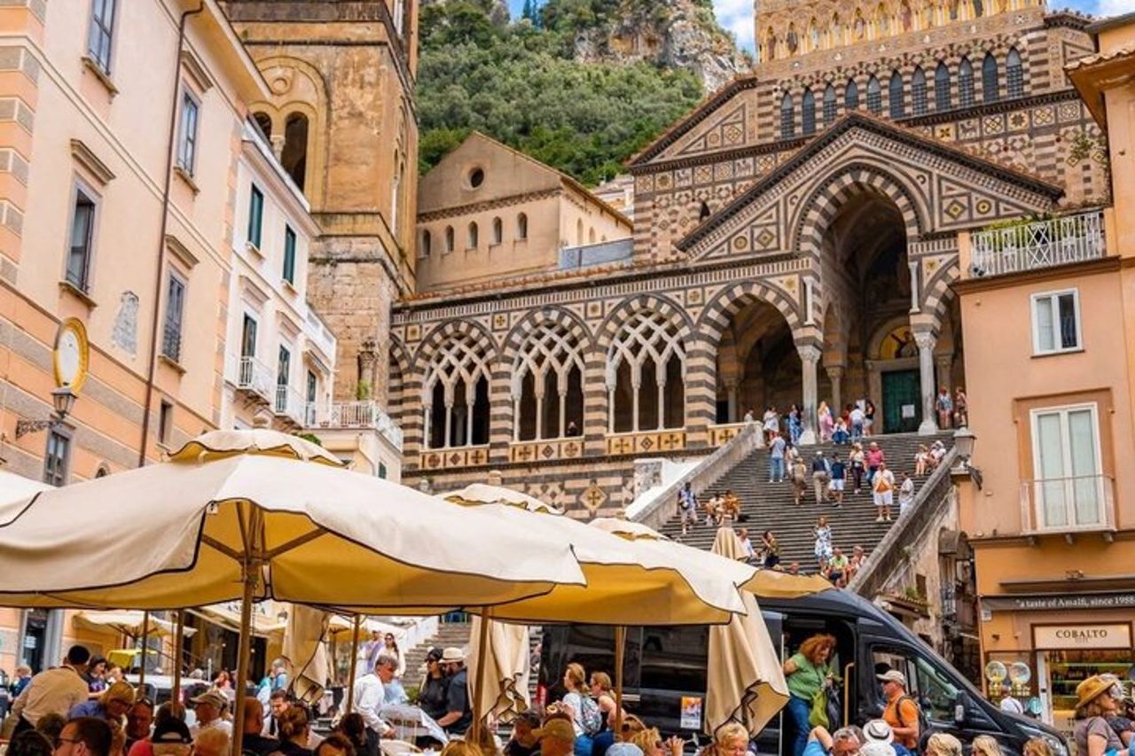 Tour condiviso della Costiera Amalfitana in Minivan 8 pax da Sorrento — 3
