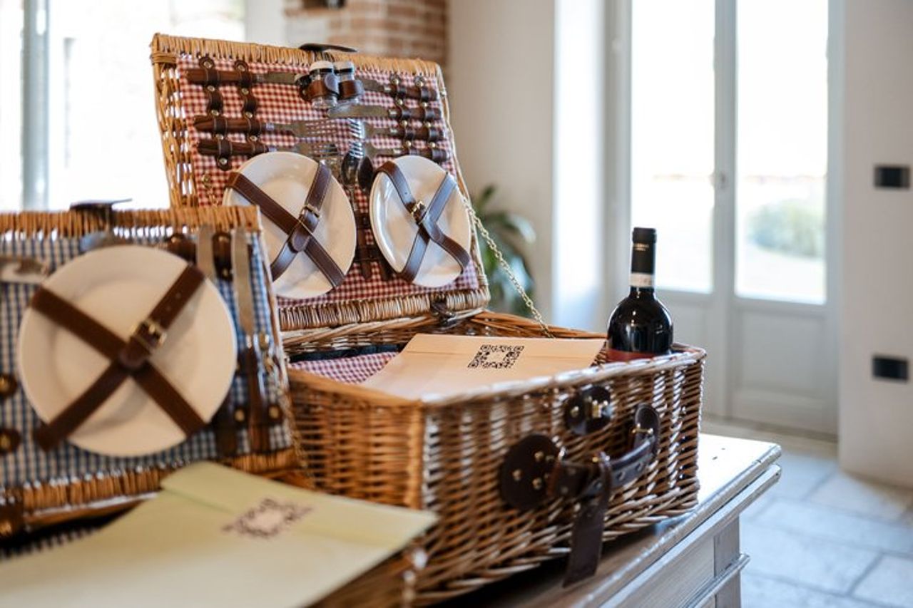 Picnic e panchine grandi a Monforte d'Alba — 2