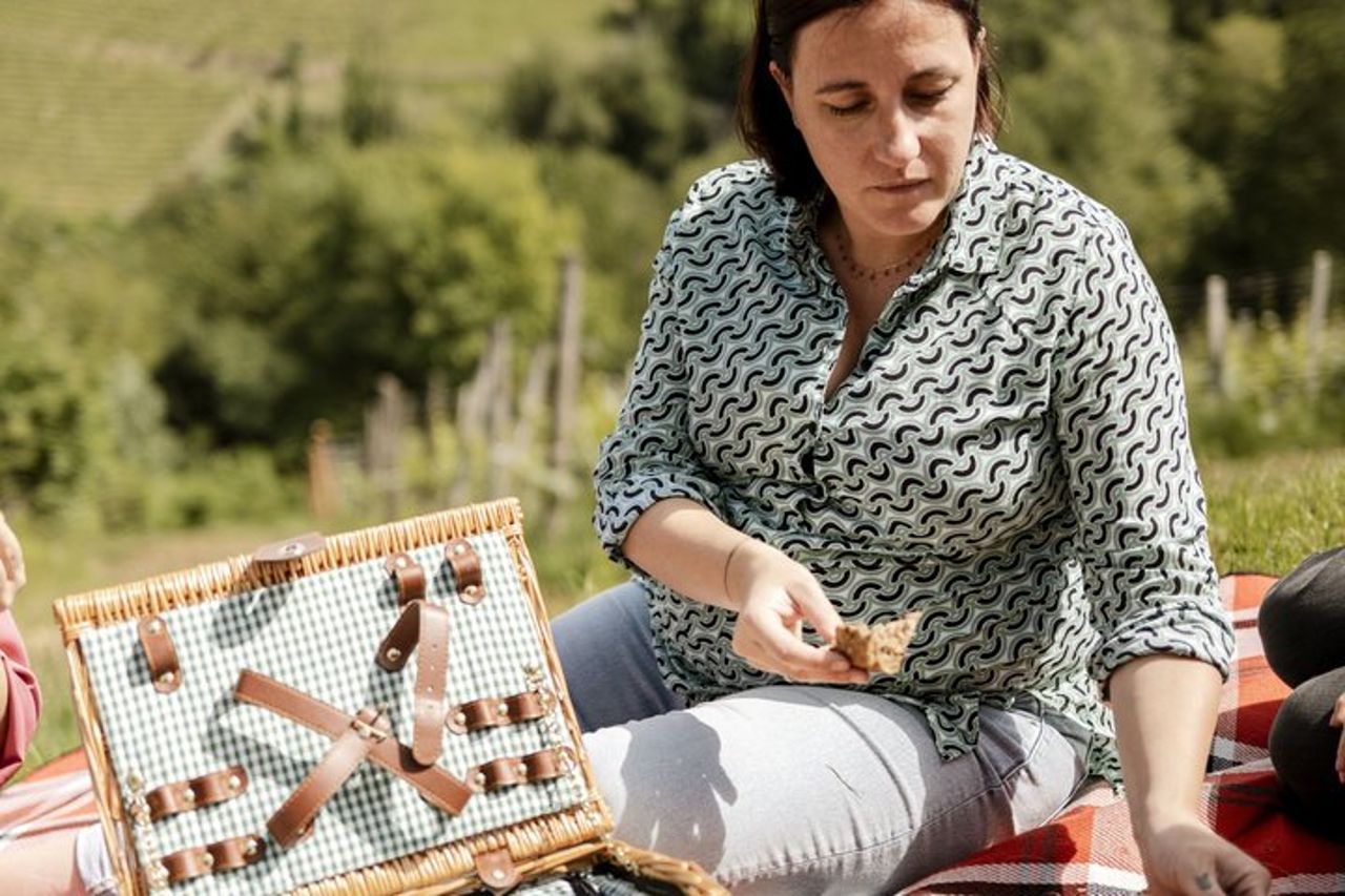Picnic e panchine grandi a Monforte d'Alba