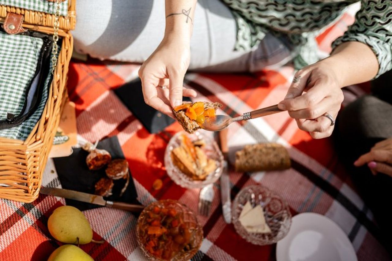 Picnic e panchine grandi a Monforte d'Alba — 3
