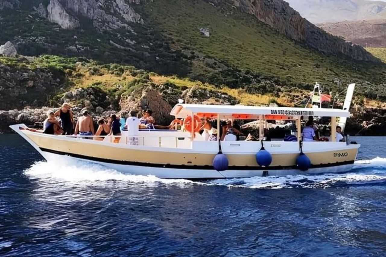 Tour in barca a San Vito Lo Capo tra relax e mare e aperitivo