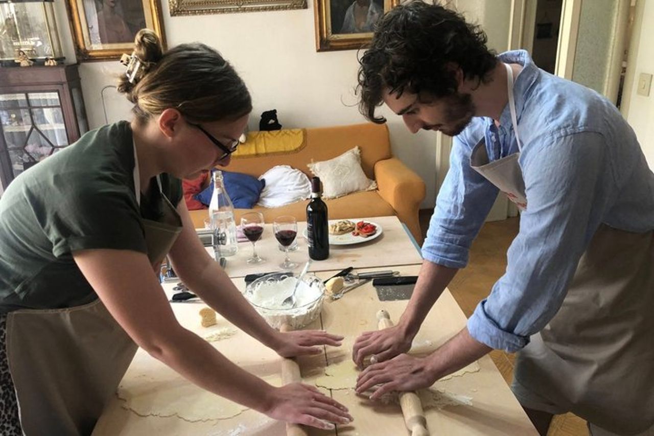 Corso di cucina di tagliatelle e ravioli di pasta colorata vicino Arezzo — 5