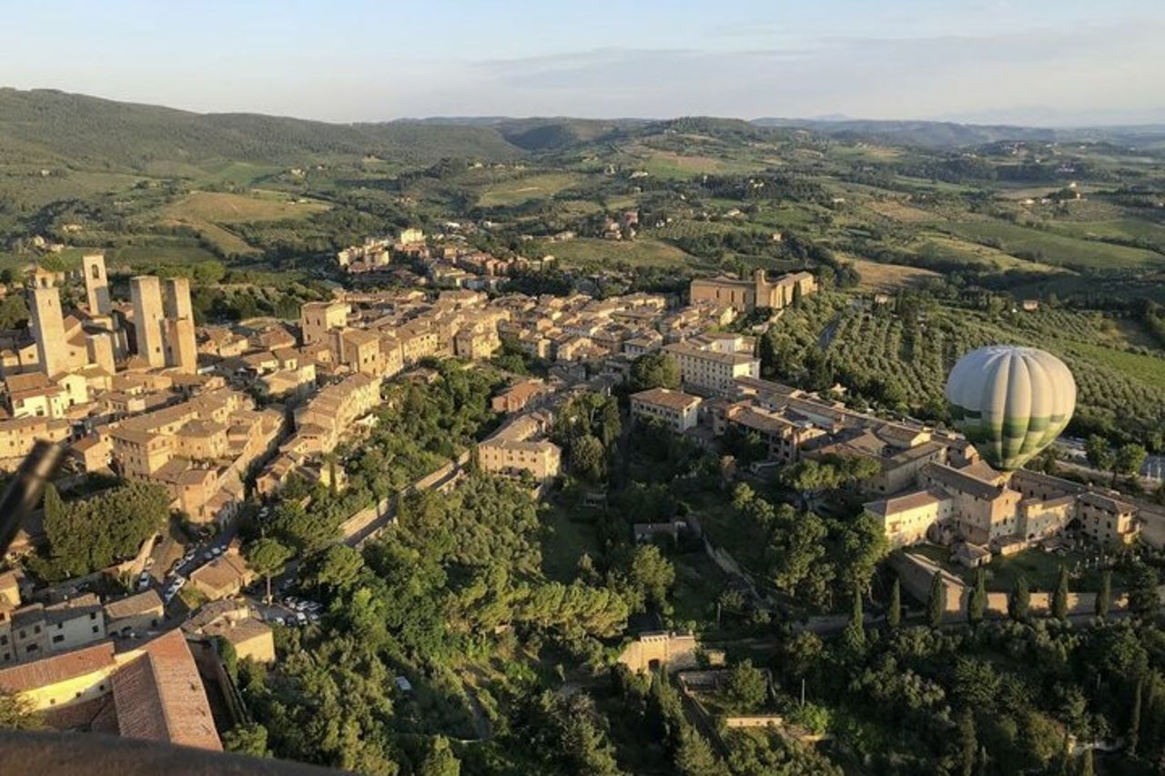 Giro in mongolfiera a San Gimignano, Toscana — 2