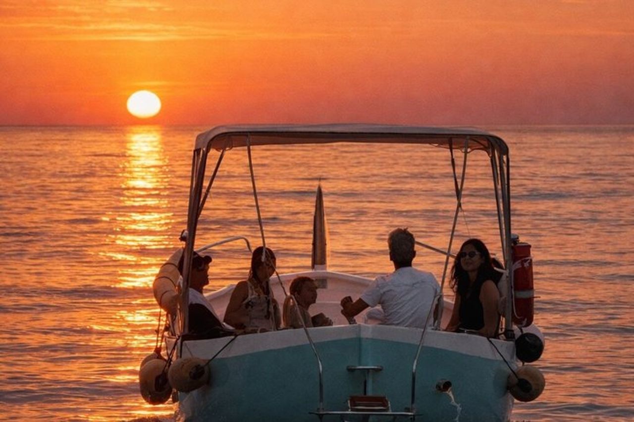 Tour al Tramonto alle Cinque Terre in Barca Privata con Pesto e Vino Tipico