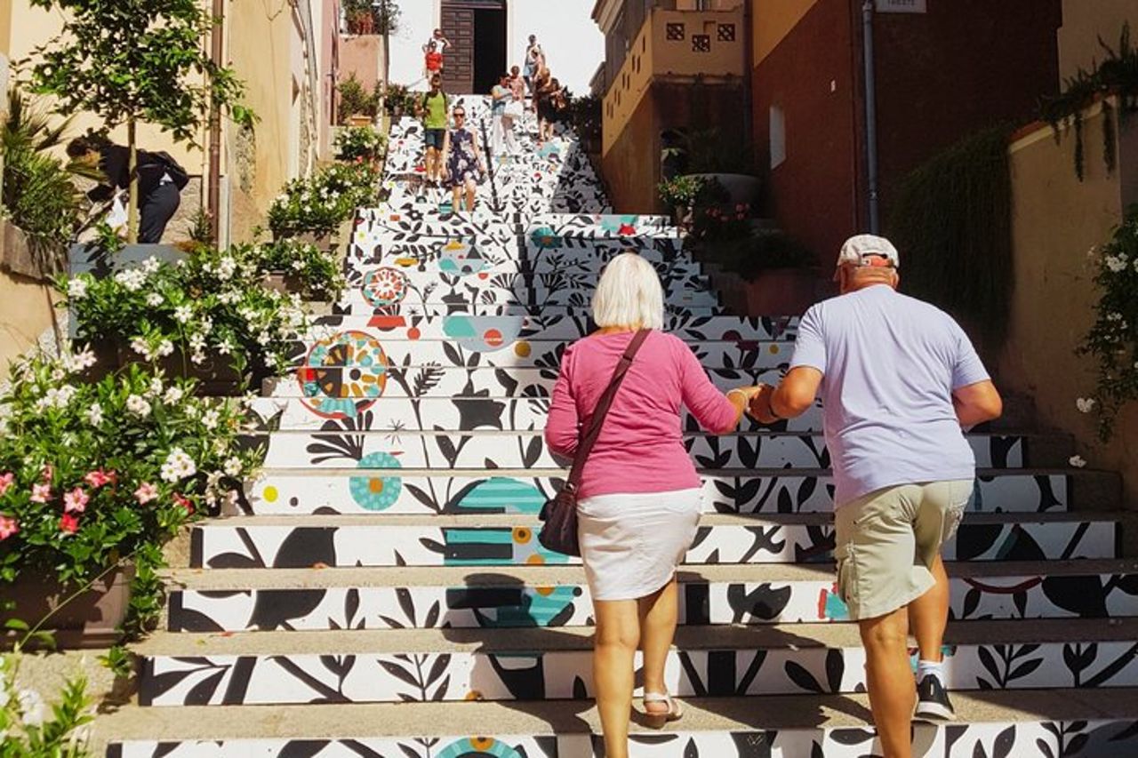 Tour panoramico su misura della Costa Smeralda per 2/3 persone