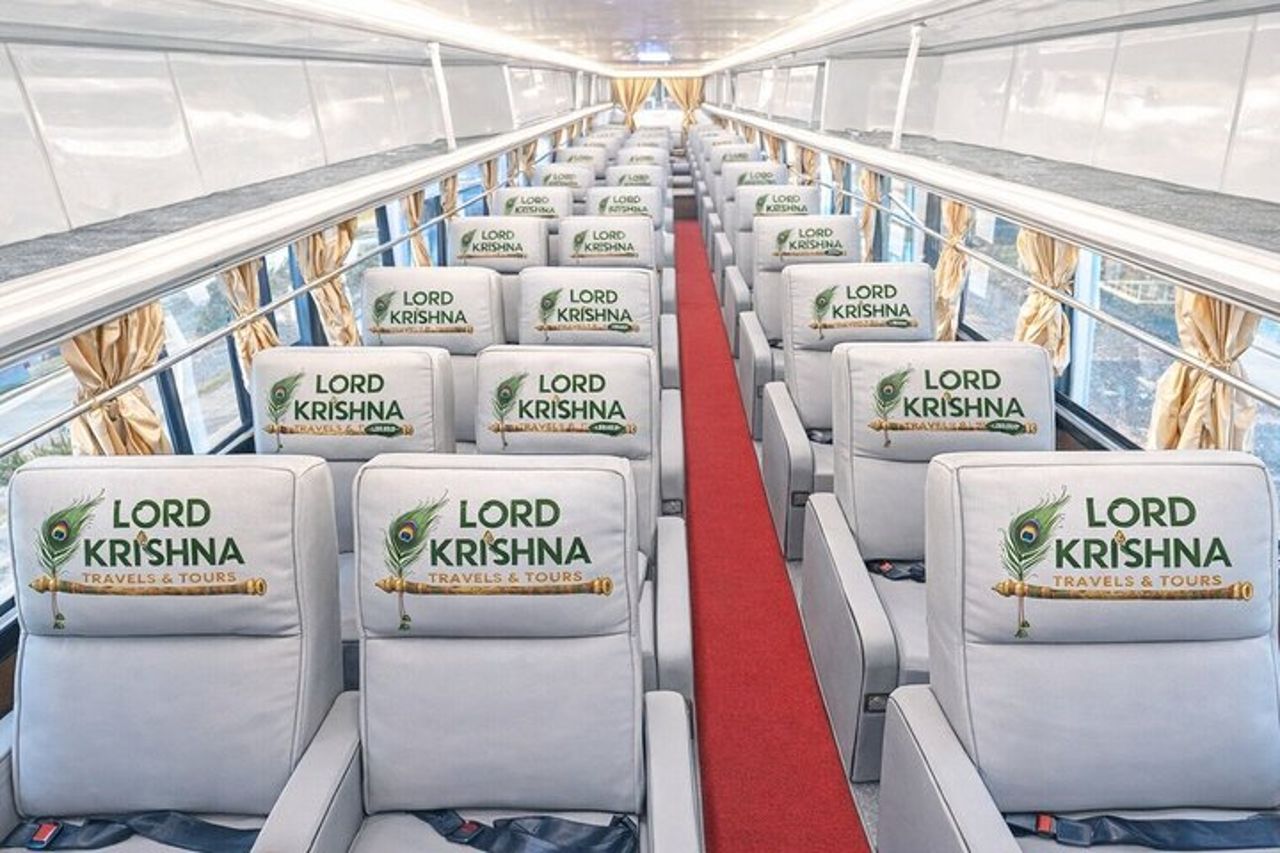 Da Lumbini a Kathmandu Bus turistico VIP/Premium Divano Sedile