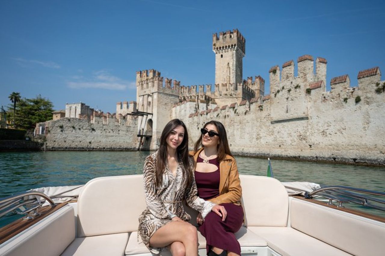 Tour Romantico Privato In Motoscafo Da Sirmione