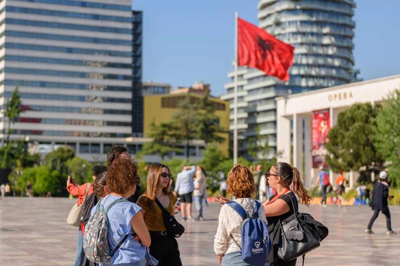 Tour a piedi di Tirana: storia, cultura e gemme locali nascoste — 4