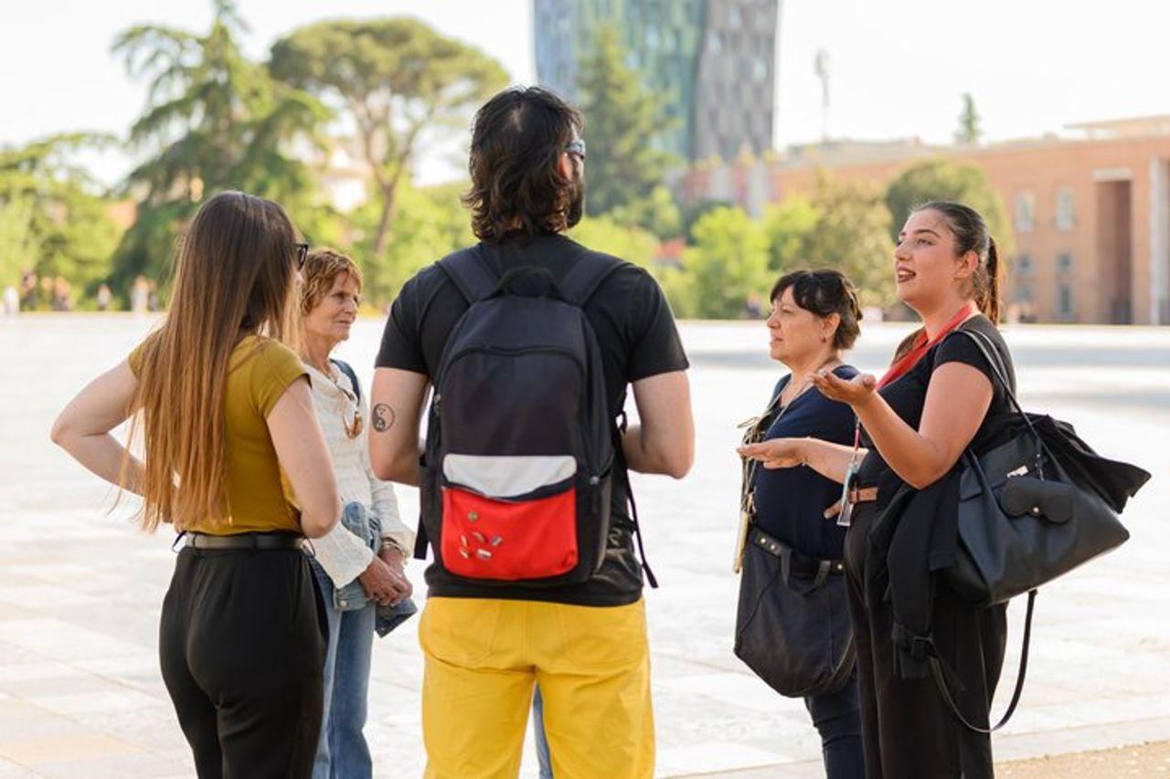 Tour a piedi di Tirana: storia, cultura e gemme locali nascoste — 5