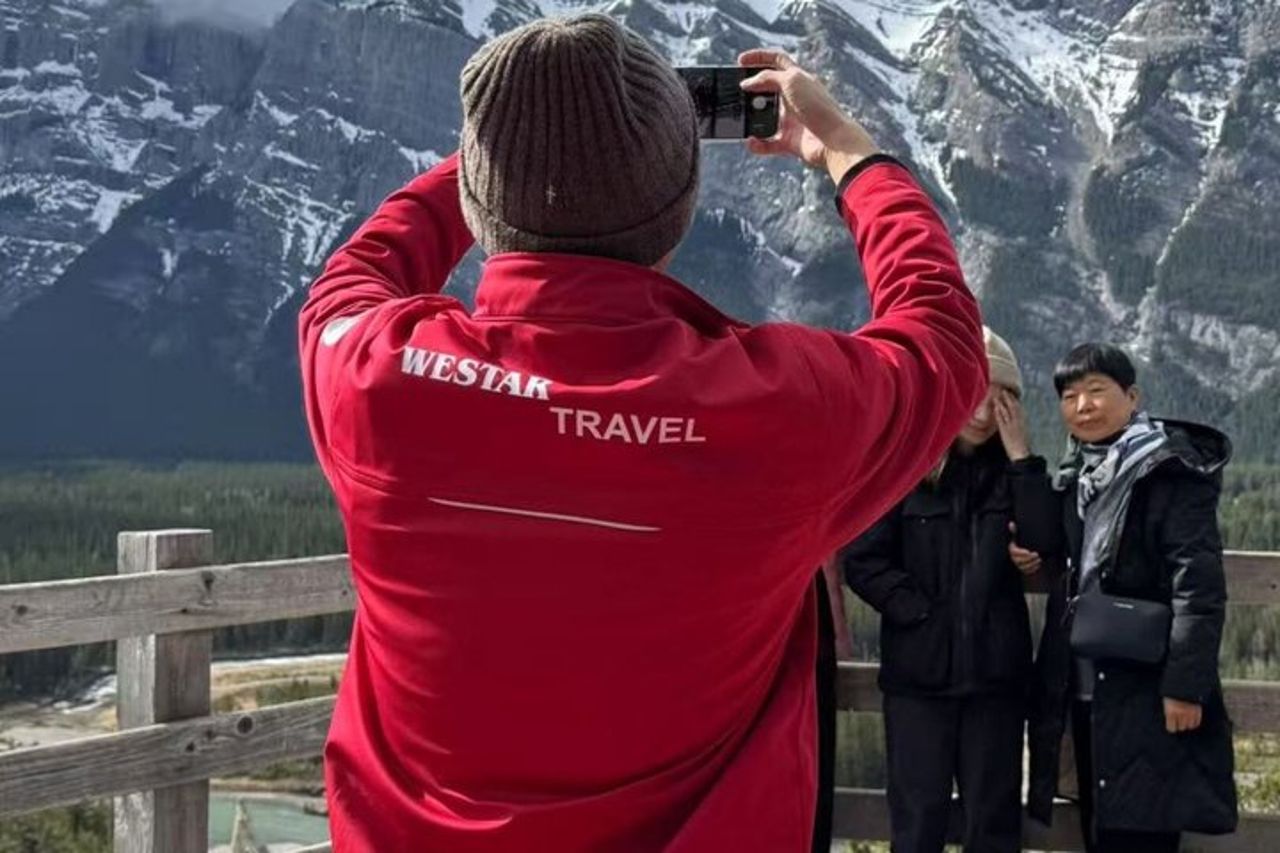 Lake Louise, Moraine Lake, Johnston Canyon @ Banff, Canmore, California — 5