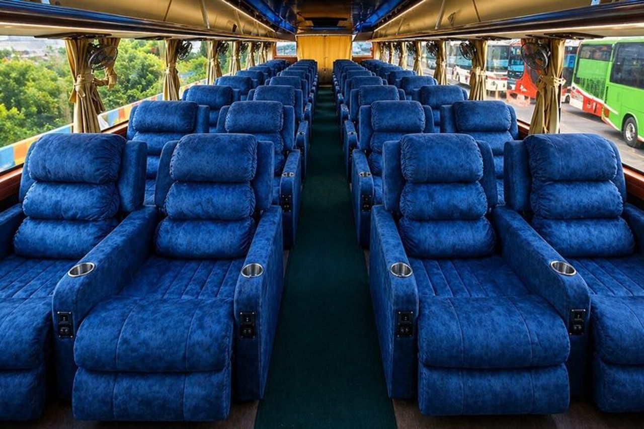 Da Lumbini a Kathmandu Bus turistico VIP/Premium Divano Sedile — 7