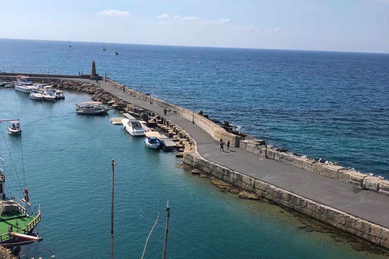 Nicosia e Kyrenia divise con castelli e leggende — 4