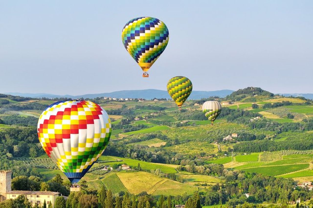 Volo in mongolfiera sulla Toscana da Siena