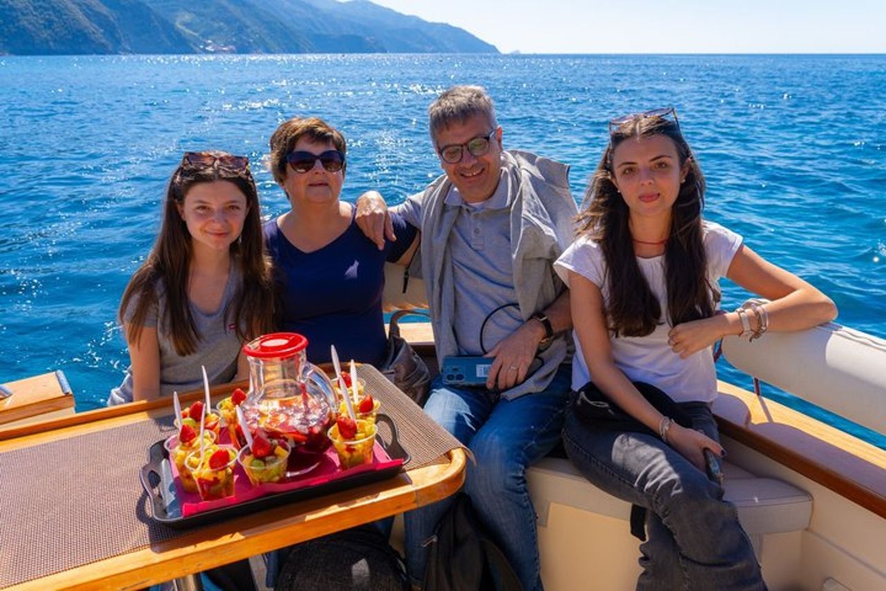 Cinque Terre Tour in Barca con Partenza da Monterosso — 3