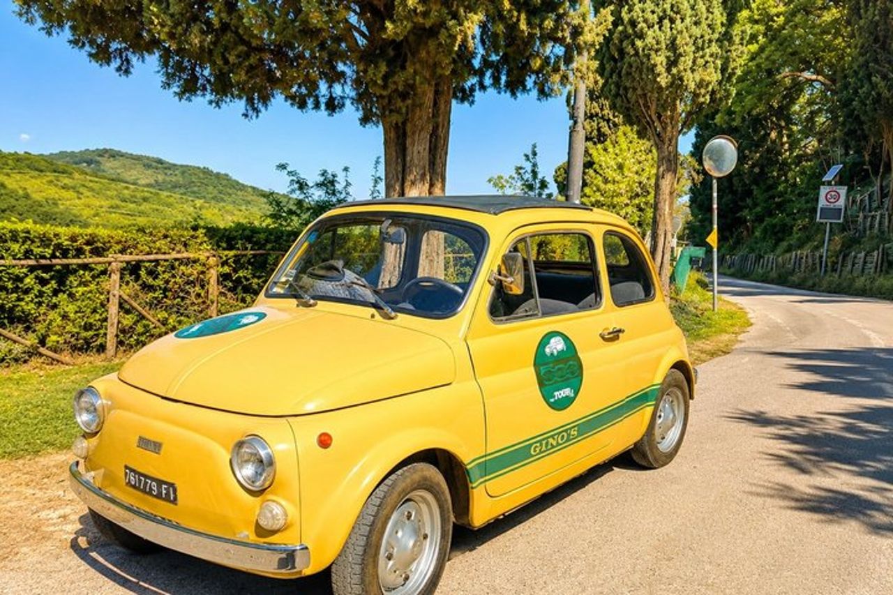 Tour Fiat 500 d'epoca: pranzo e 2 degustazioni di vini nel Chianti