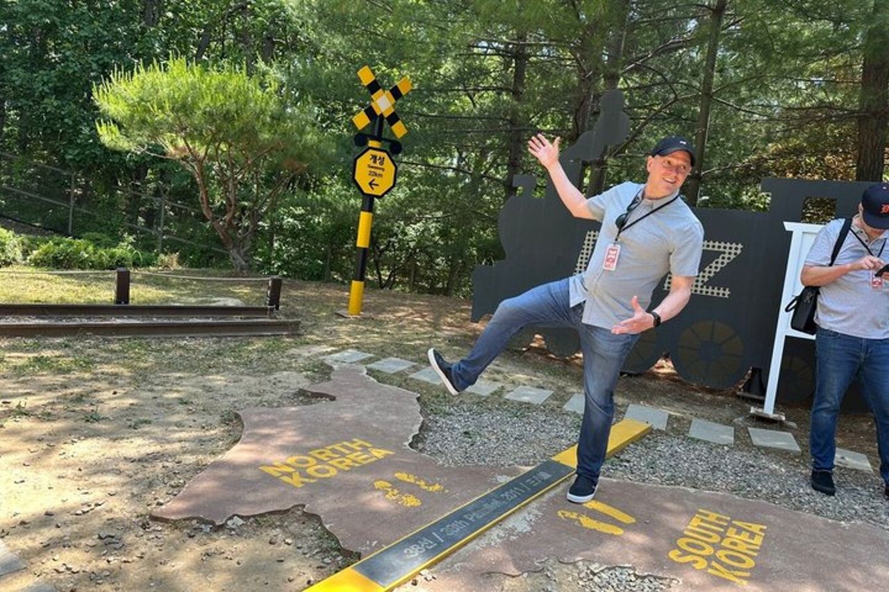 Signature DMZ Tour : Esclusivo NK Defector Talk + ponte sospeso — 3